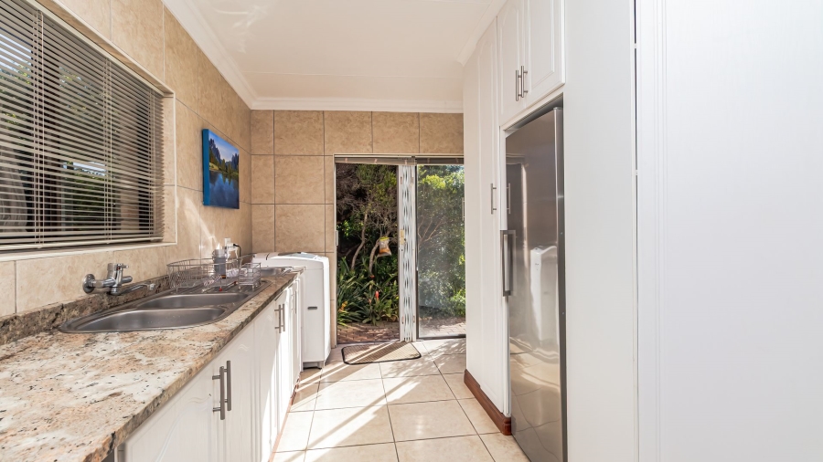 5 Bedroom Property for Sale in Village On Sea Western Cape